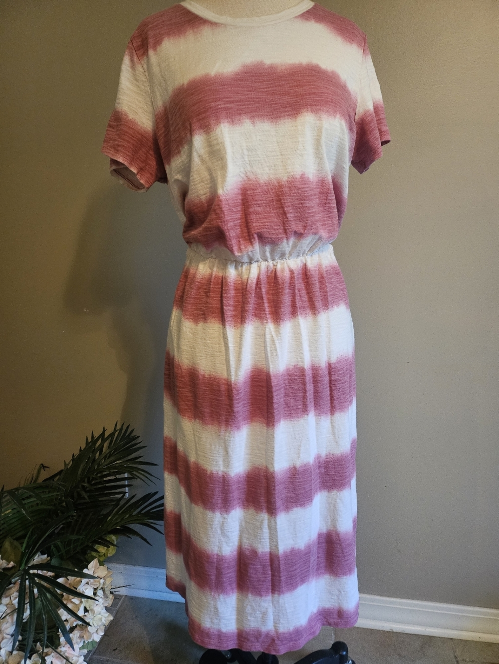 Old Navy Cream and Light Pink Dress